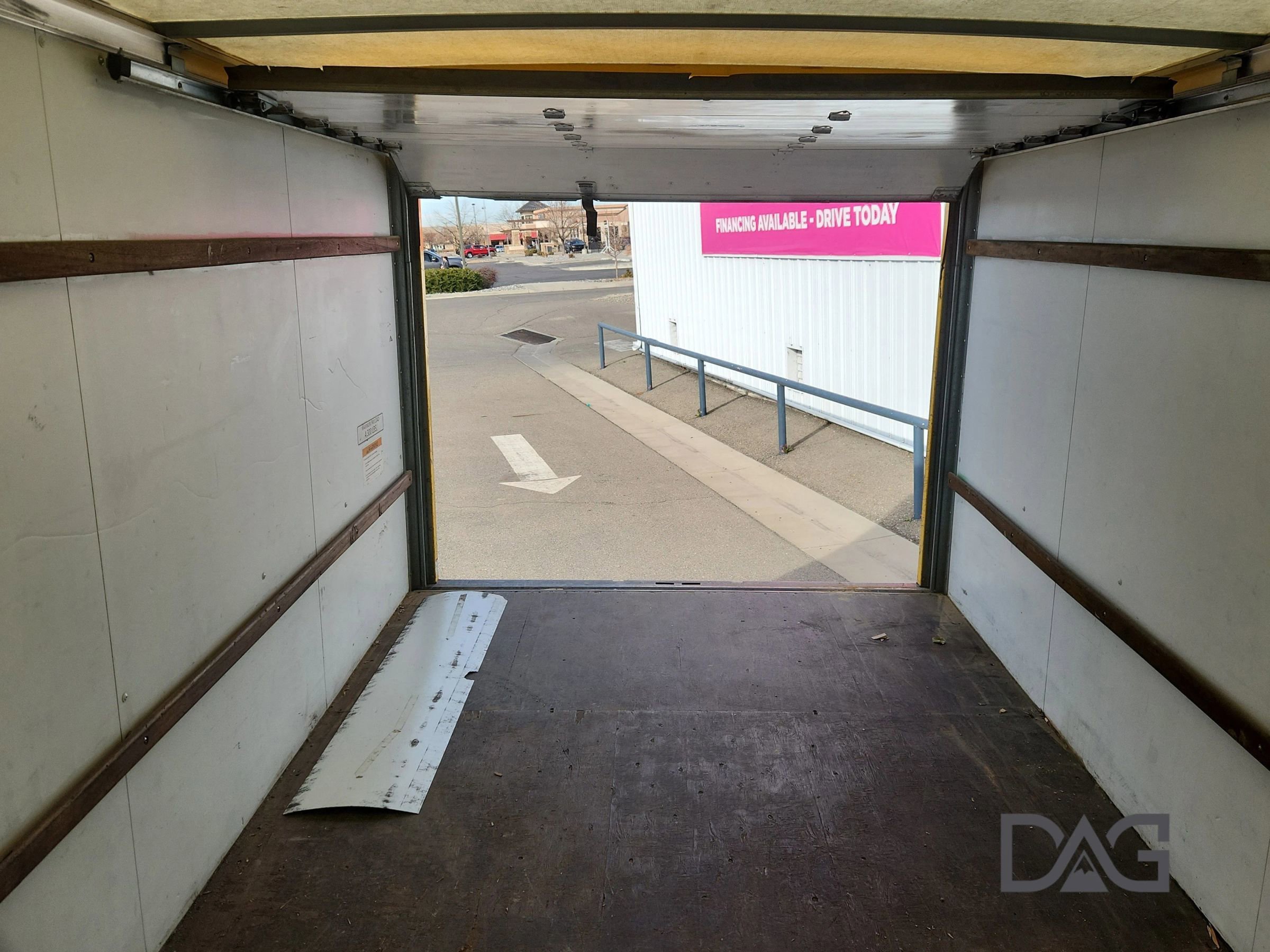 Used 2015 Ford E-350 and Econoline 350 Super Duty image 10