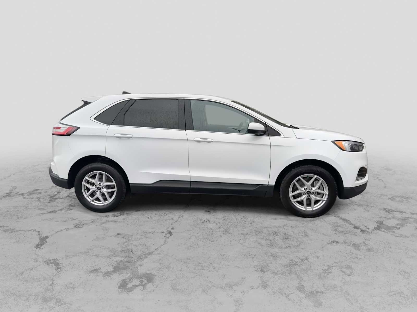 Used 2024 Ford Edge SEL image 9