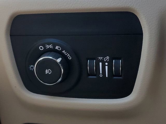 Certified 2025 Jeep Grand Cherokee Limited w/ Luxury Tech Group II image 36