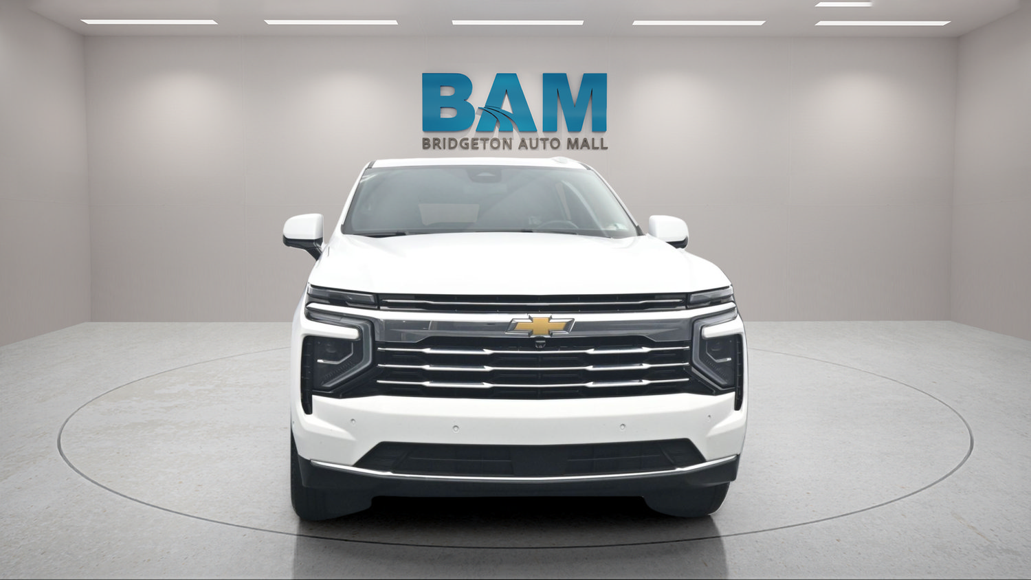 Used 2025 Chevrolet Suburban LT AWD/4WD image 2