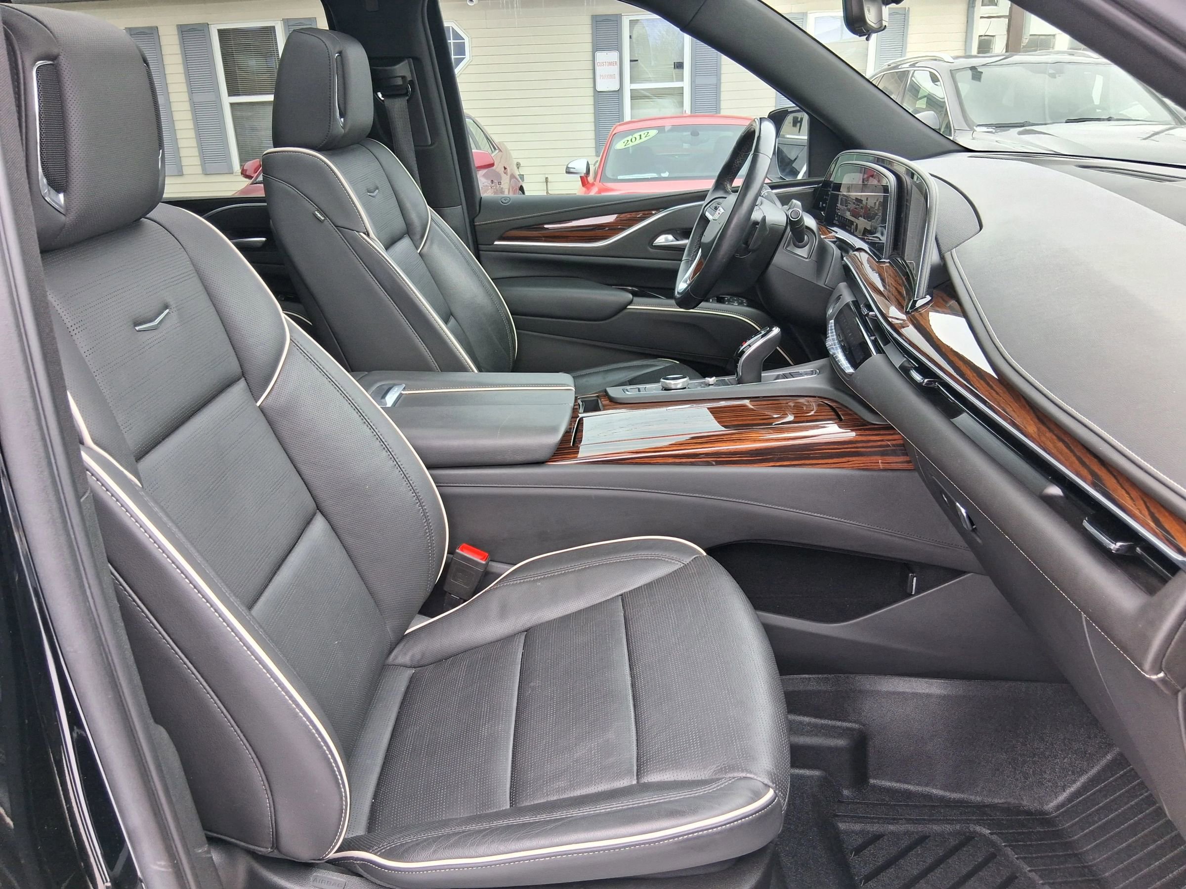 Used 2022 Cadillac Escalade ESV Premium Luxury w/ Performance Package image 26