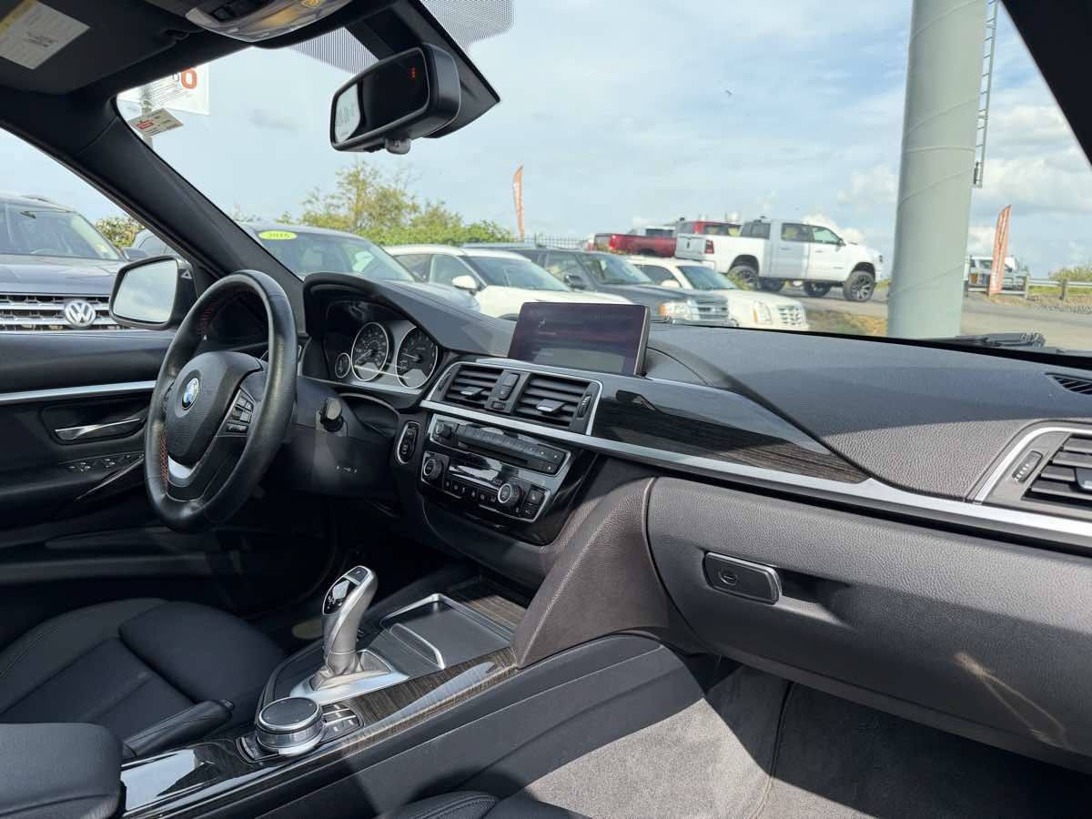 Used 2018 BMW 330i xDrive Sedan AWD/4WD image 18