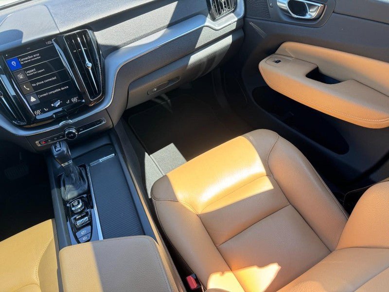 Used 2020 Volvo XC60 T5 Momentum image 15
