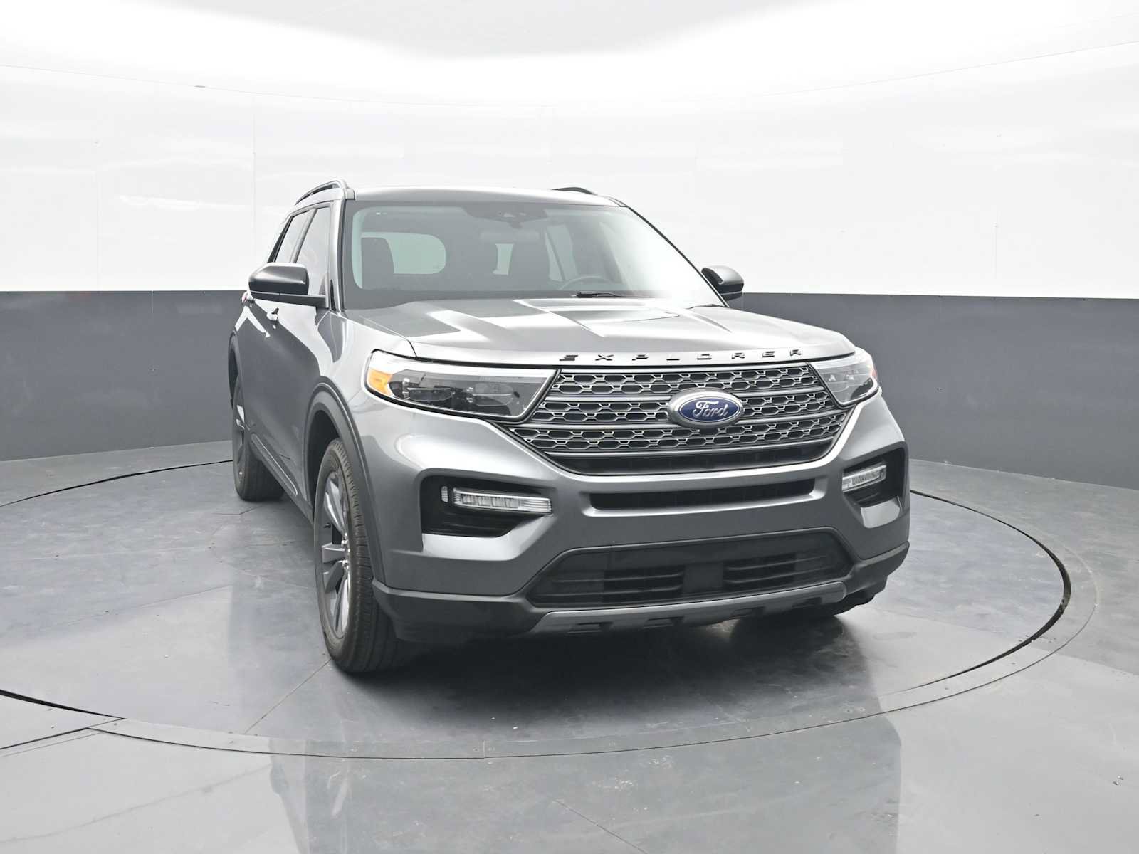 Used 2024 Ford Explorer XLT w/ Equipment Group 202A AWD/4WD image 2