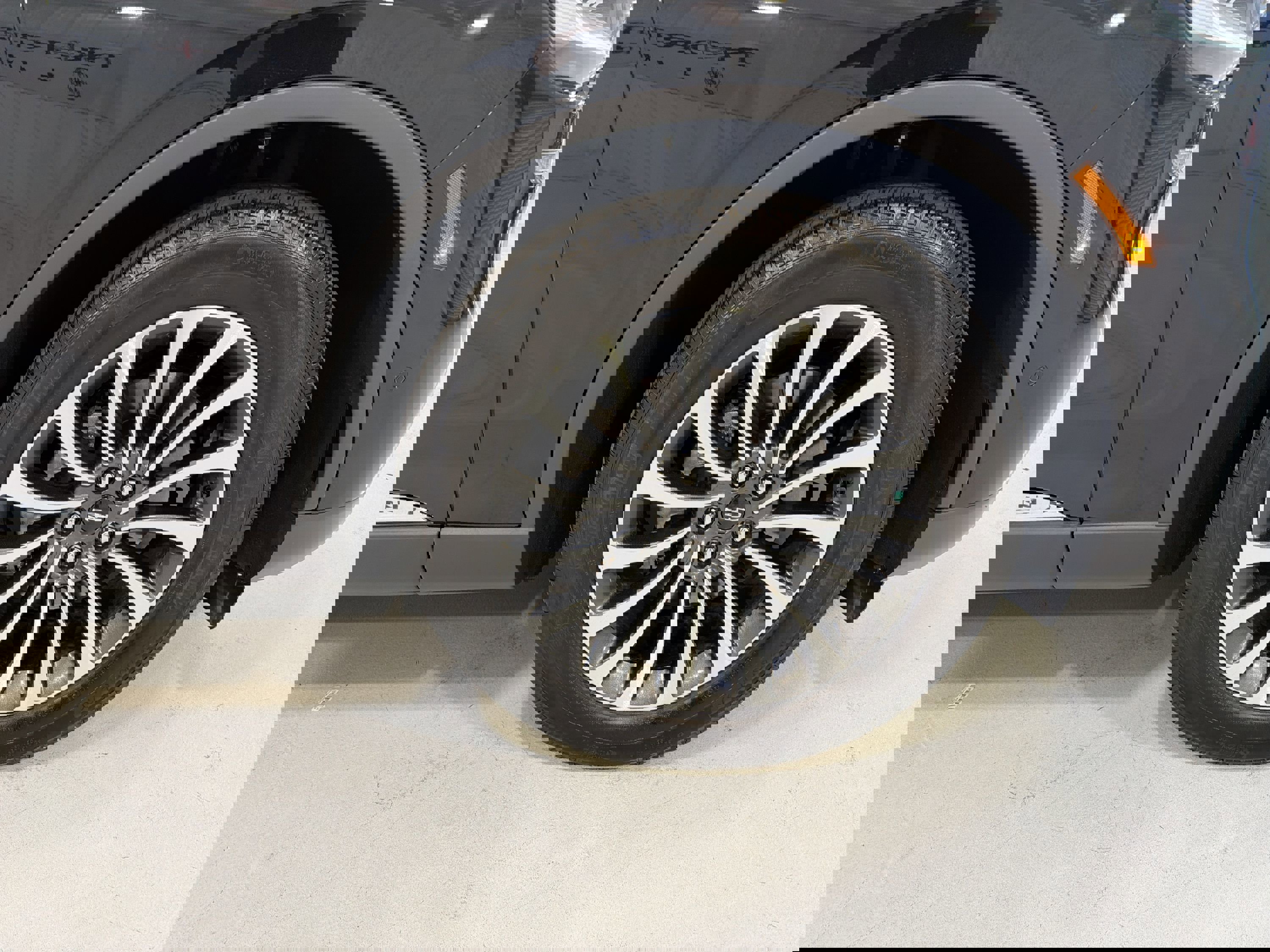 Used 2023 Lincoln Aviator Reserve w/ Elements Package Plus image 31