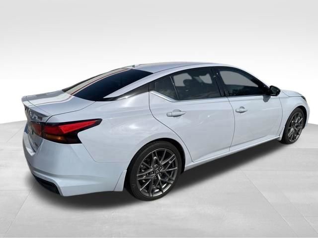 Used 2024 Nissan Altima 2.0 SR image 8