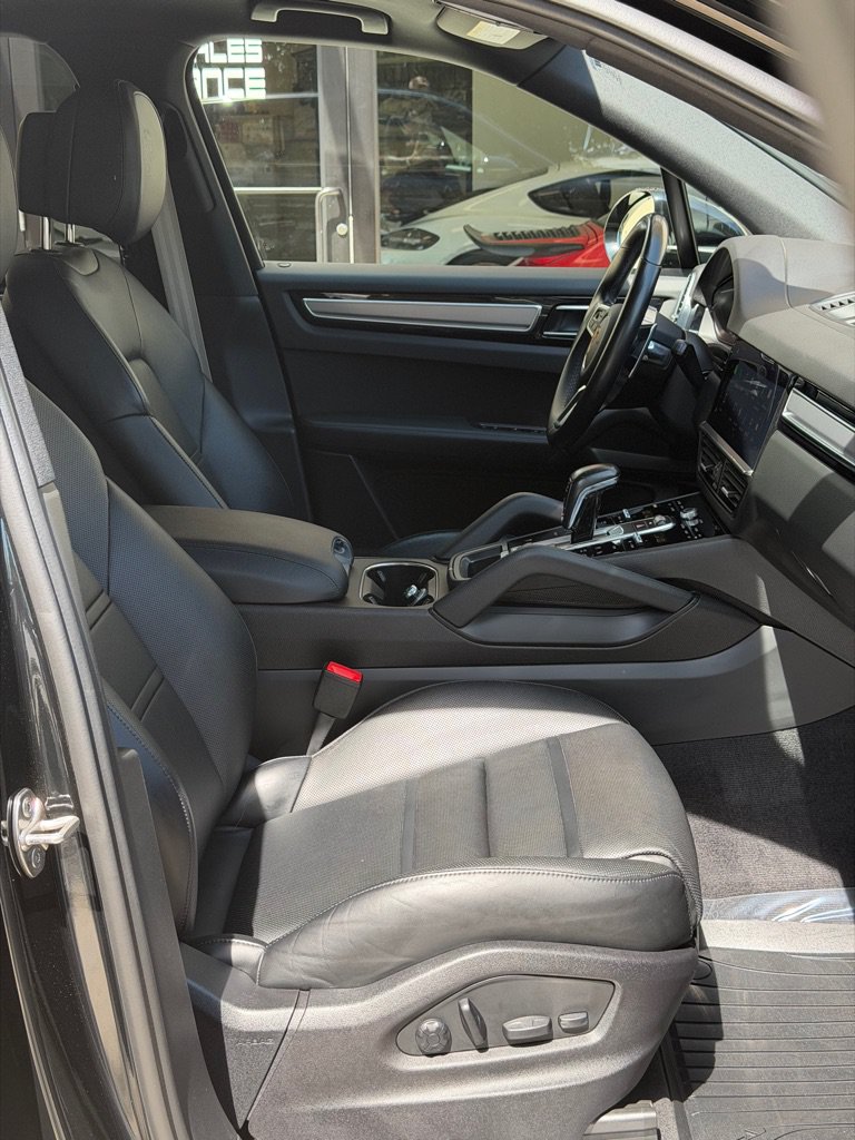 Used 2023 Porsche Cayenne Platinum Edition AWD/4WD image 52
