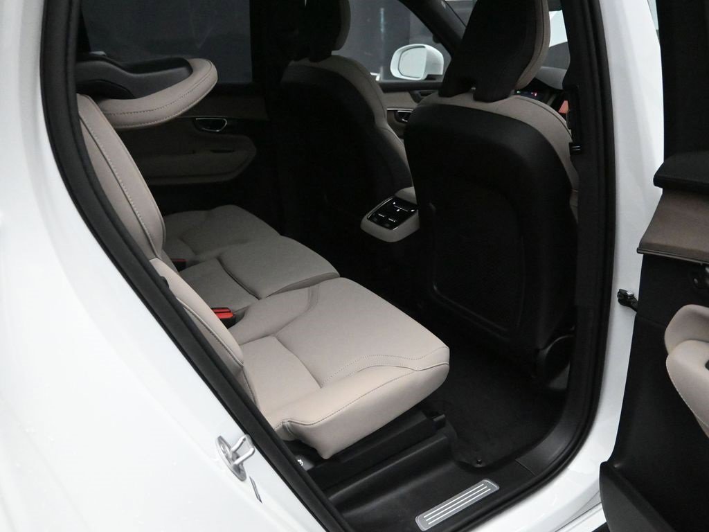 New 2026 Volvo XC90 B5 Plus image 36