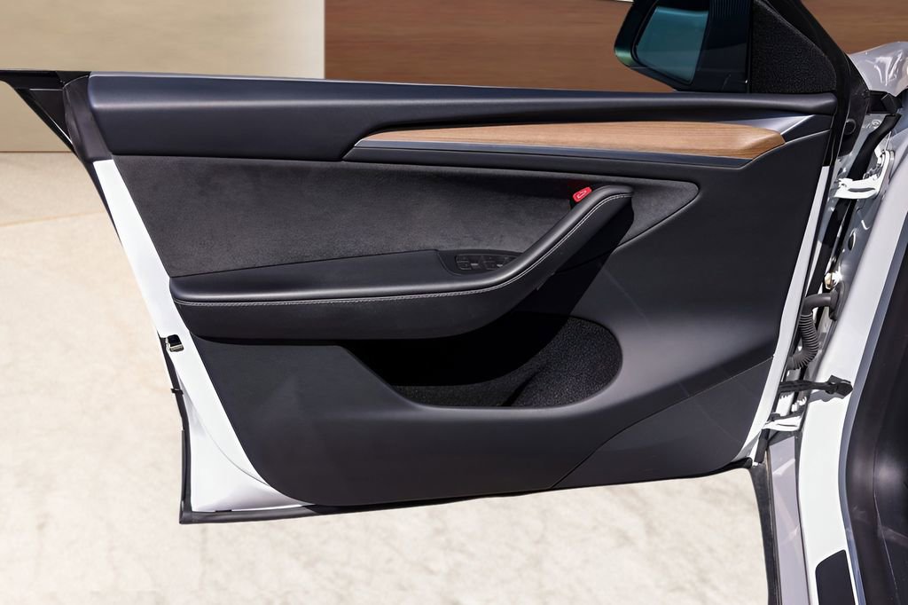 Used 2024 Tesla Model Y Performance image 21