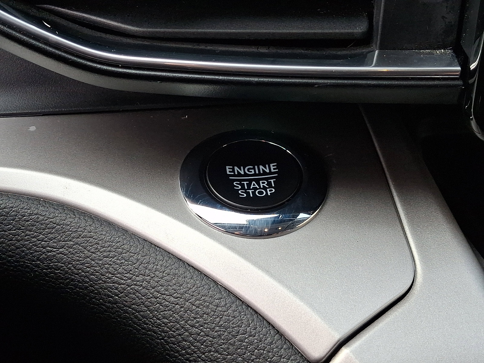 Certified 2022 Ford Explorer XLT w/ Equipment Group 202A image 25