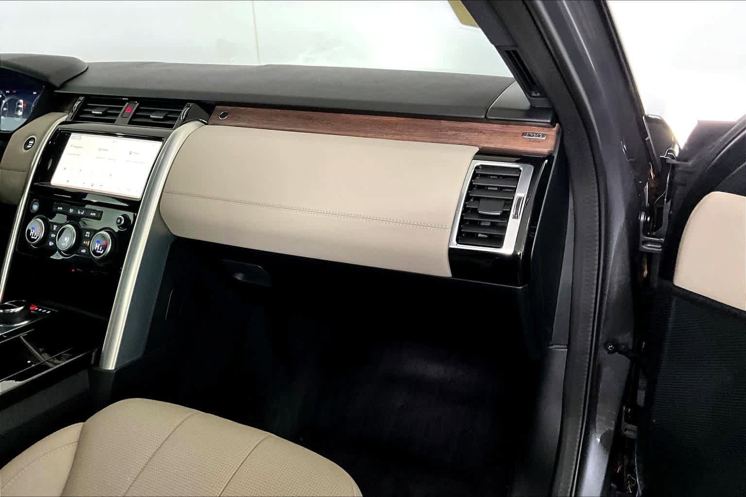 Used 2020 Land Rover Discovery HSE image 19