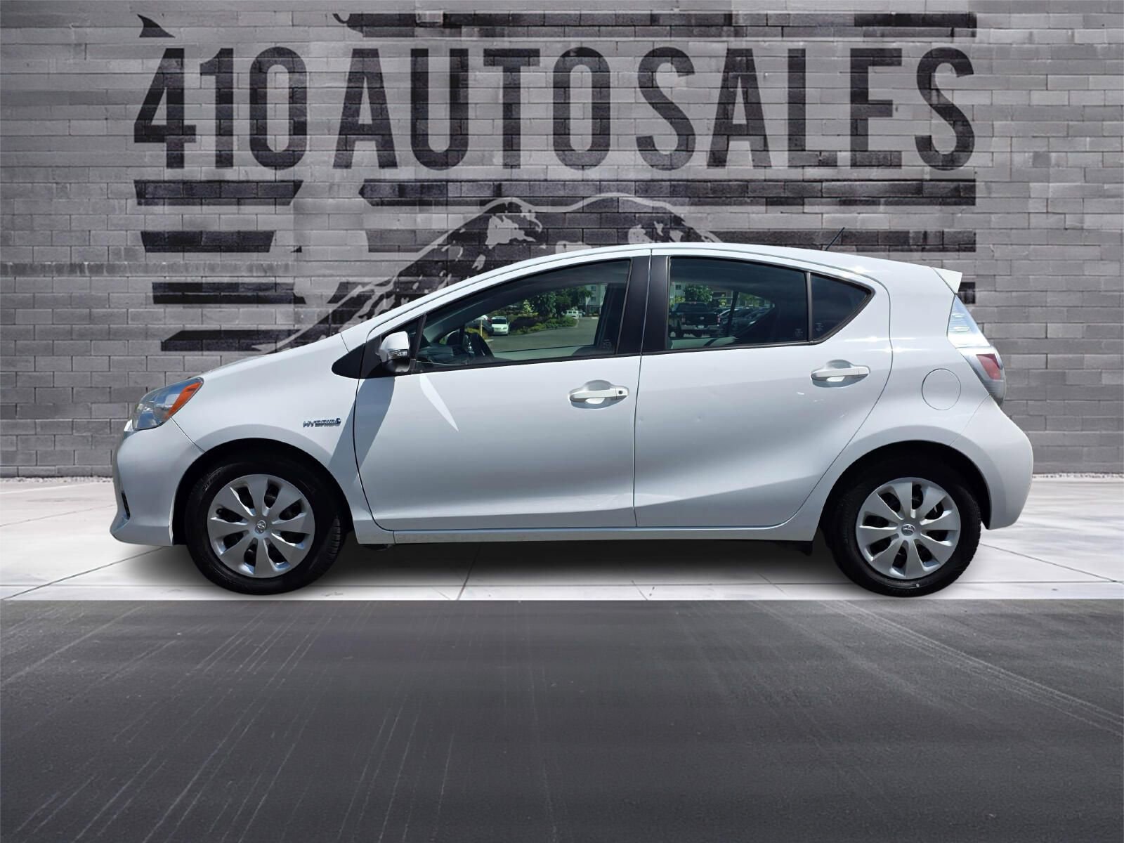 Used 2013 Toyota Prius C One FWD image 7