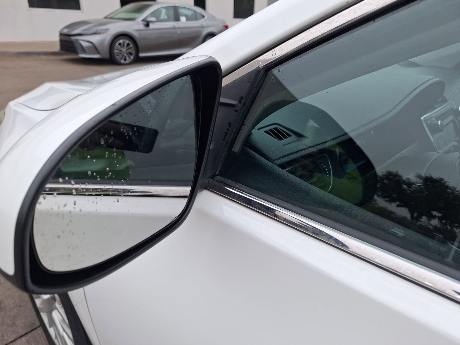 Used 2016 Toyota Camry LE image 14