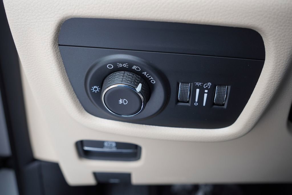 Certified 2024 Jeep Grand Cherokee Limited w/ MOPAR Finishing Package image 27