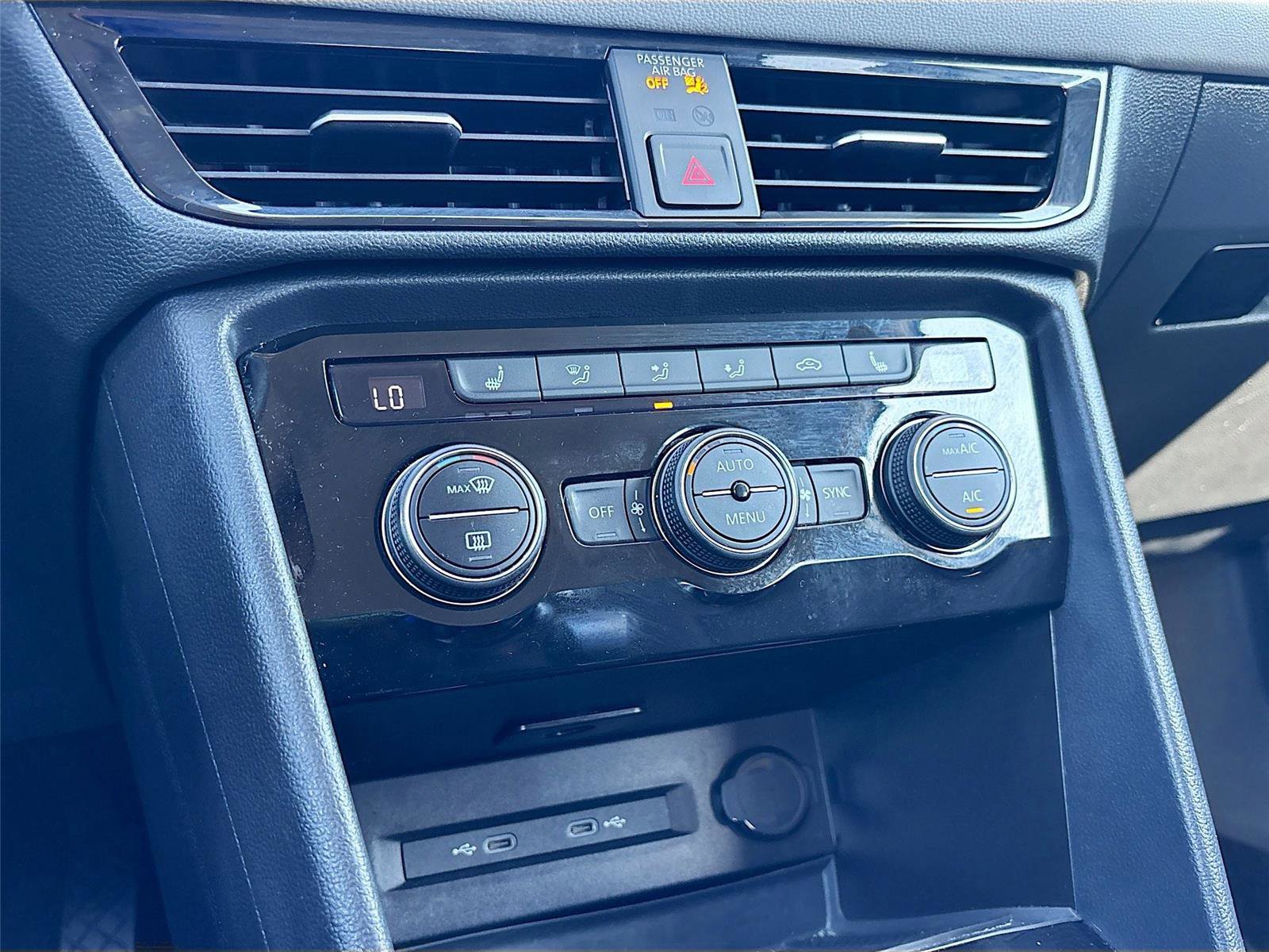 Used 2024 Volkswagen Taos SE image 17