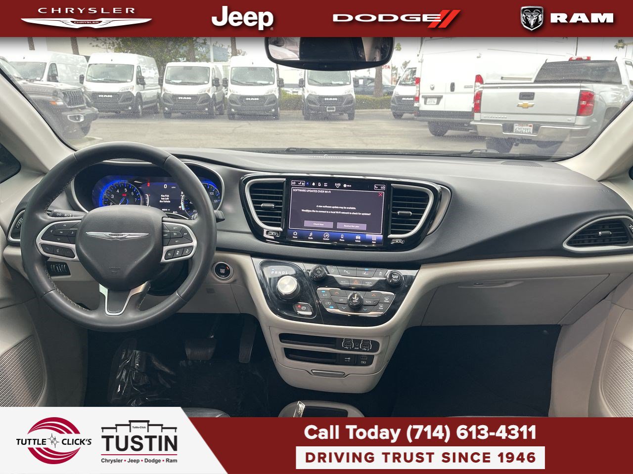 Used 2022 Chrysler Pacifica Touring-L FWD image 3