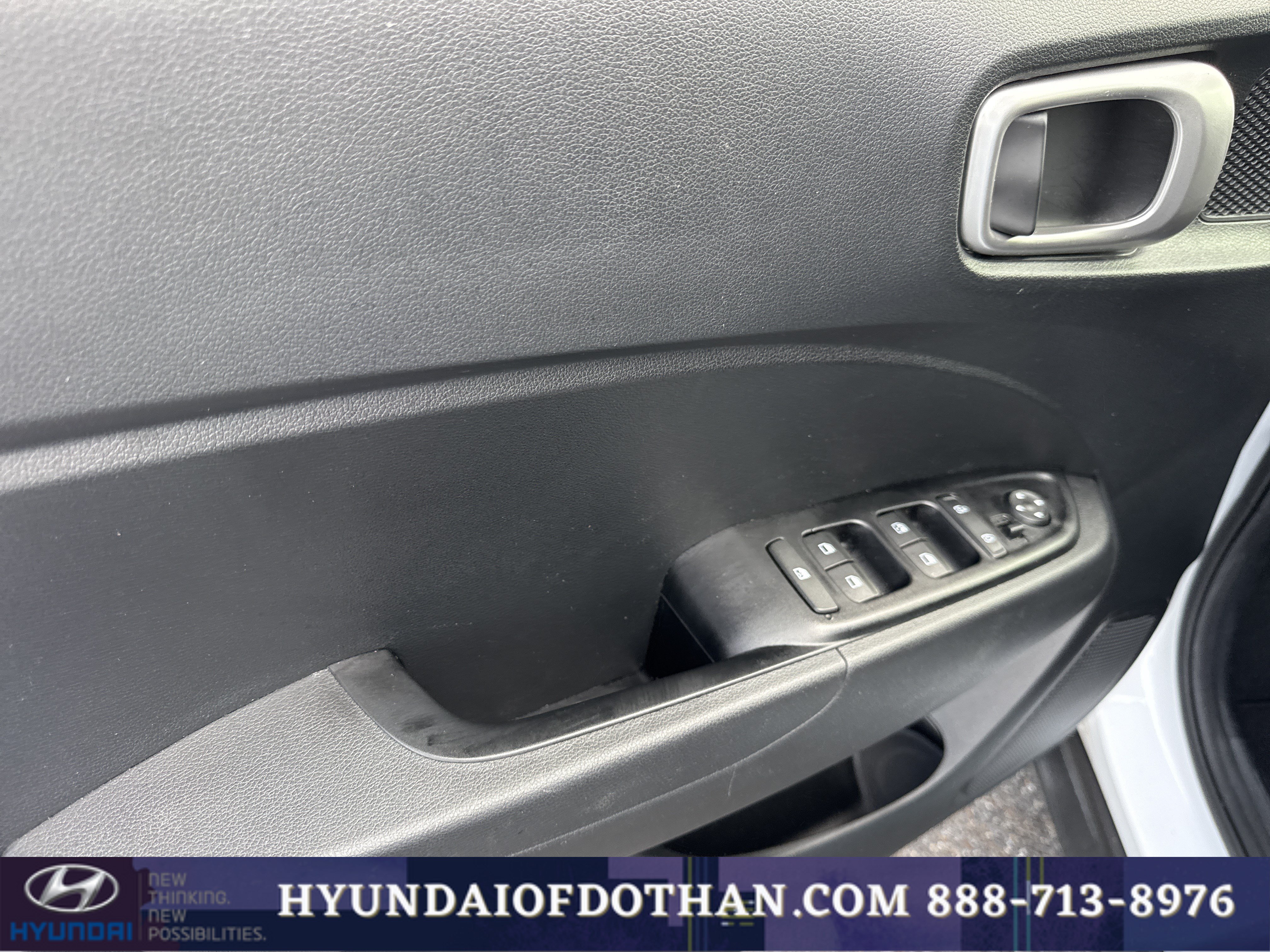 Certified 2022 Hyundai Venue SEL FWD image 7