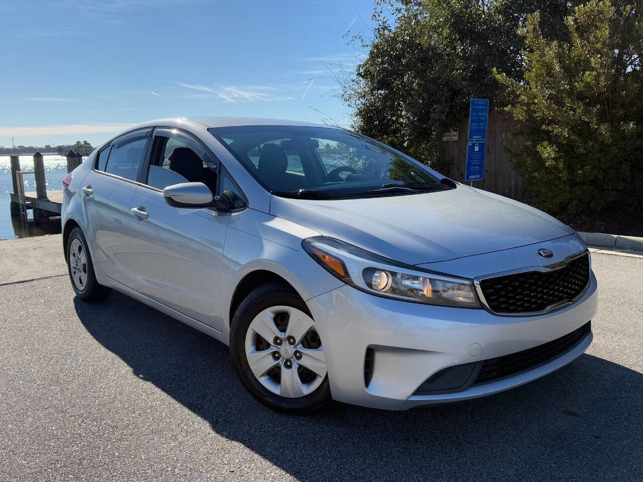 Used 2017 Kia Forte LX image 3