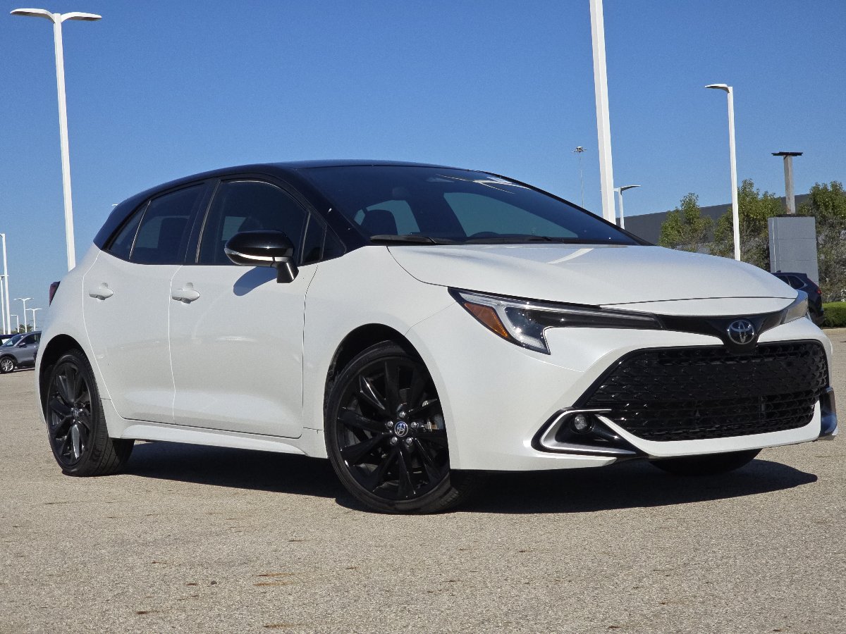 Used 2024 Toyota Corolla XSE FWD image 2