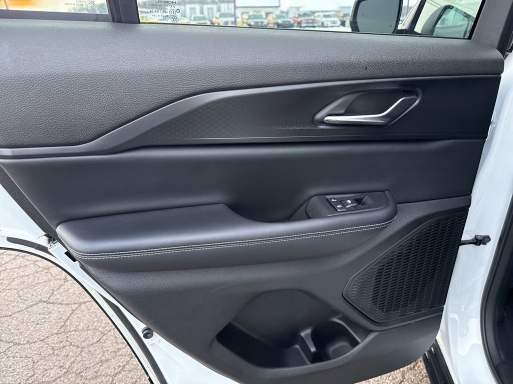 Used 2024 Jeep Grand Cherokee Laredo X image 50