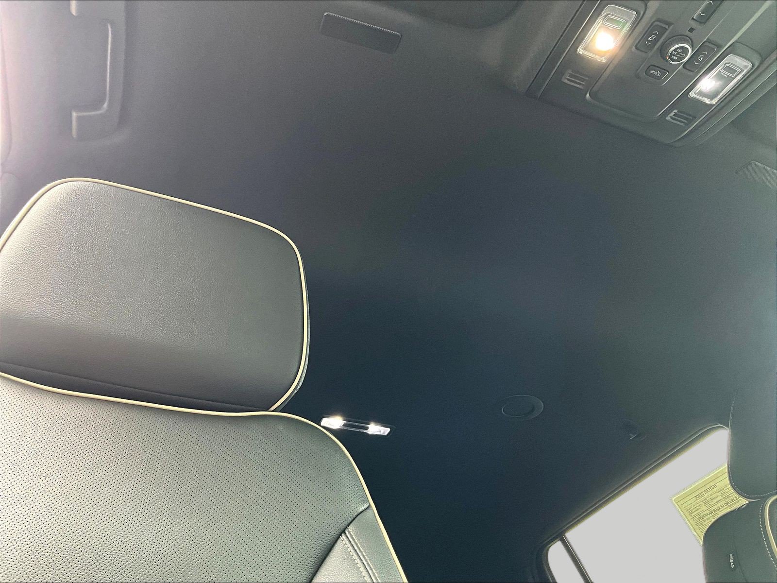 Used 2025 Chevrolet Suburban Premier AWD/4WD image 28