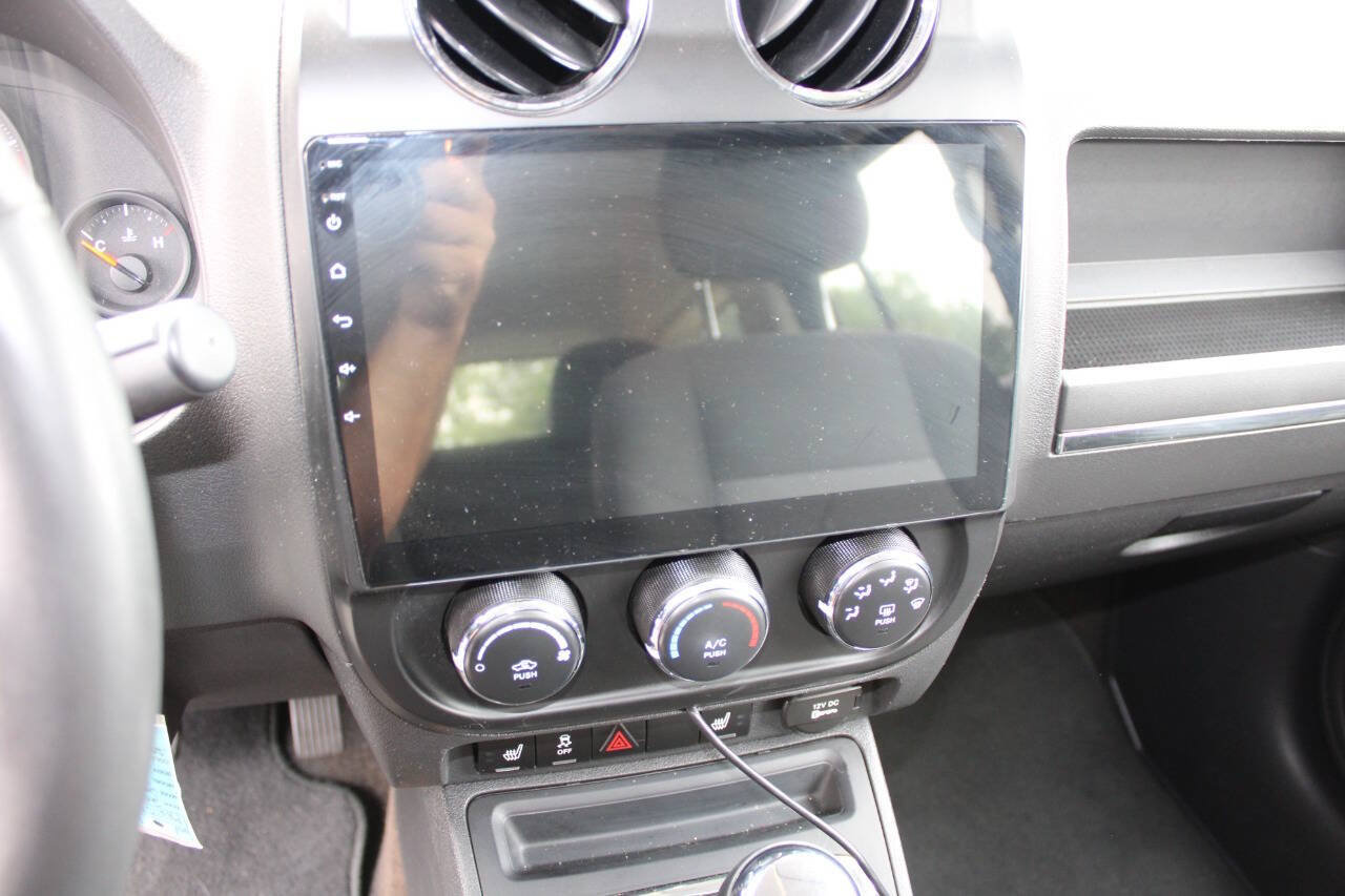 Used 2013 Jeep Patriot Latitude w/ Sun/Sound Group AWD/4WD image 15