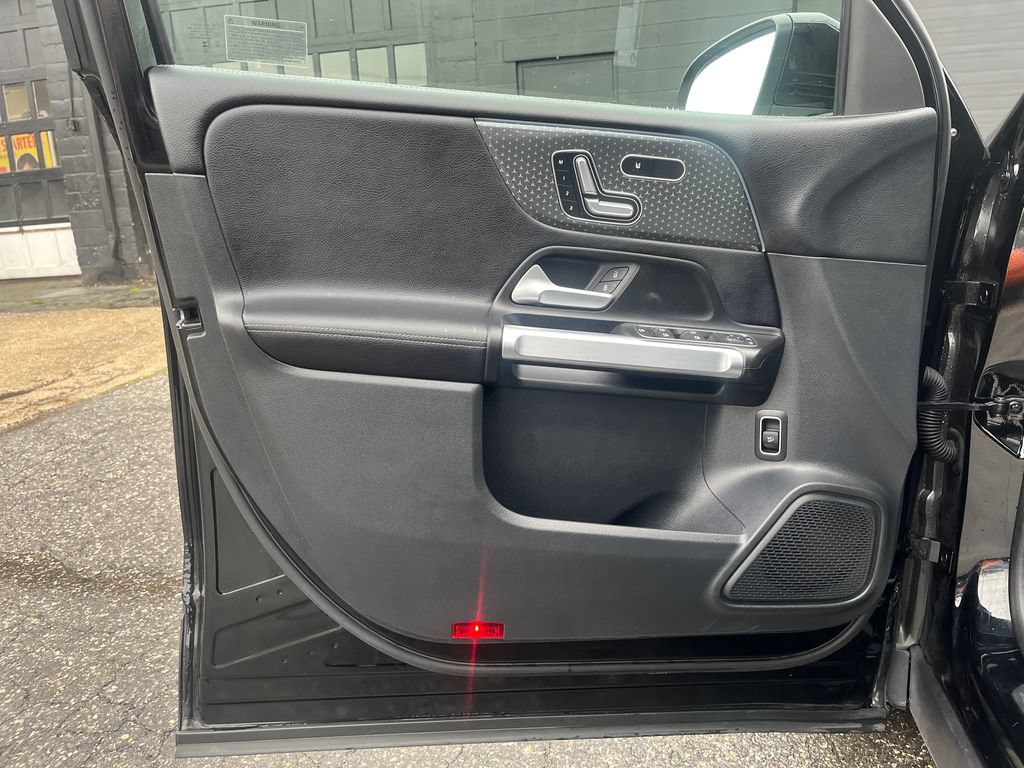Used 2025 Mercedes-Benz GLB 250 4MATIC image 24