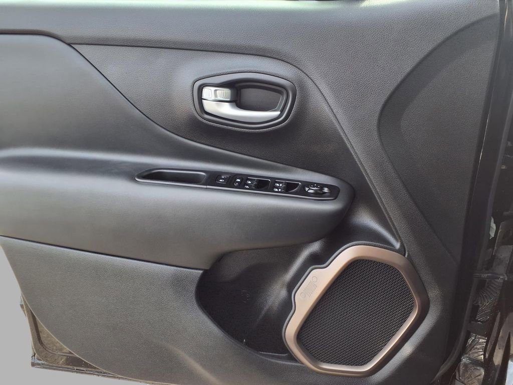 Used 2023 Jeep Renegade Latitude image 19