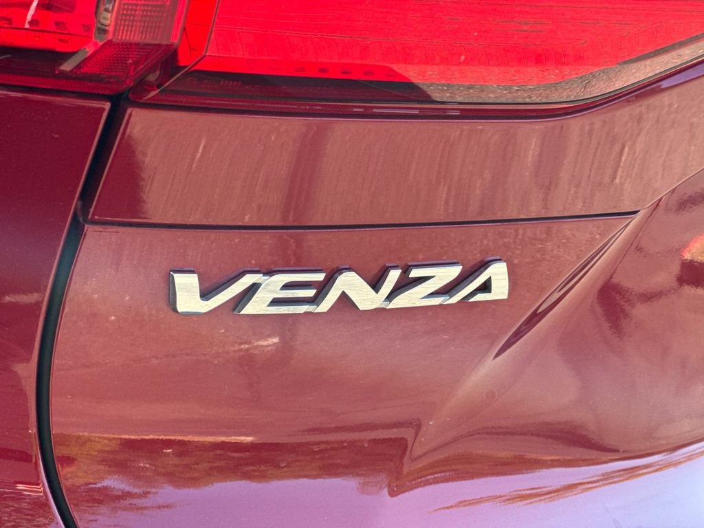 Used 2023 Toyota Venza LE AWD/4WD image 37