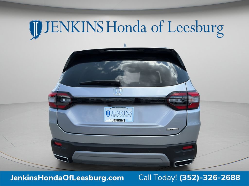 Certified 2025 Honda Pilot Touring image 4