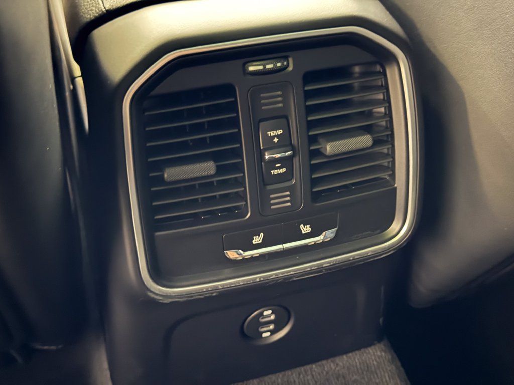 Certified 2026 Porsche Macan AWD/4WD image 26