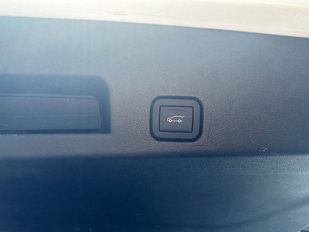 Used 2025 GMC Acadia Elevation FWD image 17