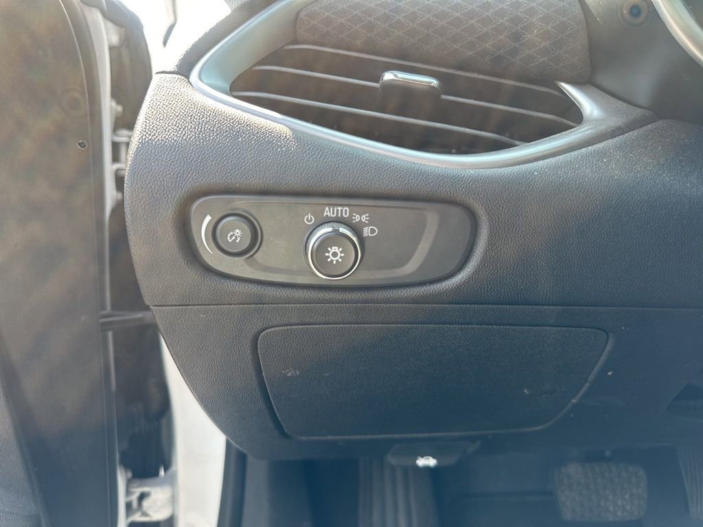 Used 2025 Chevrolet Malibu LT image 32