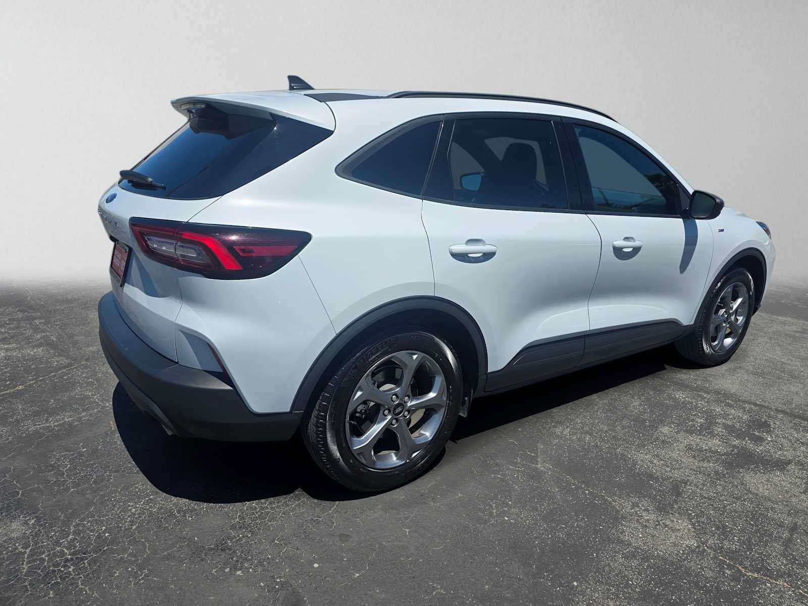 Used 2025 Ford Escape ST-Line FWD image 3