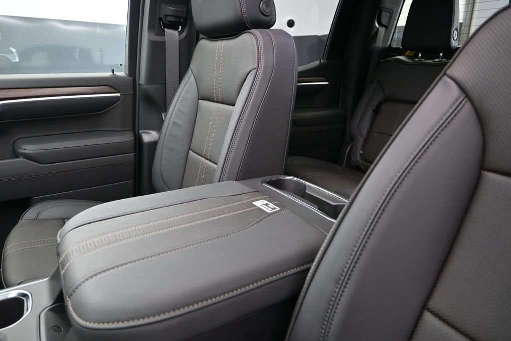 New 2026 Chevrolet Silverado 1500 High Country w/ Midnight Edition AWD/4WD image 14