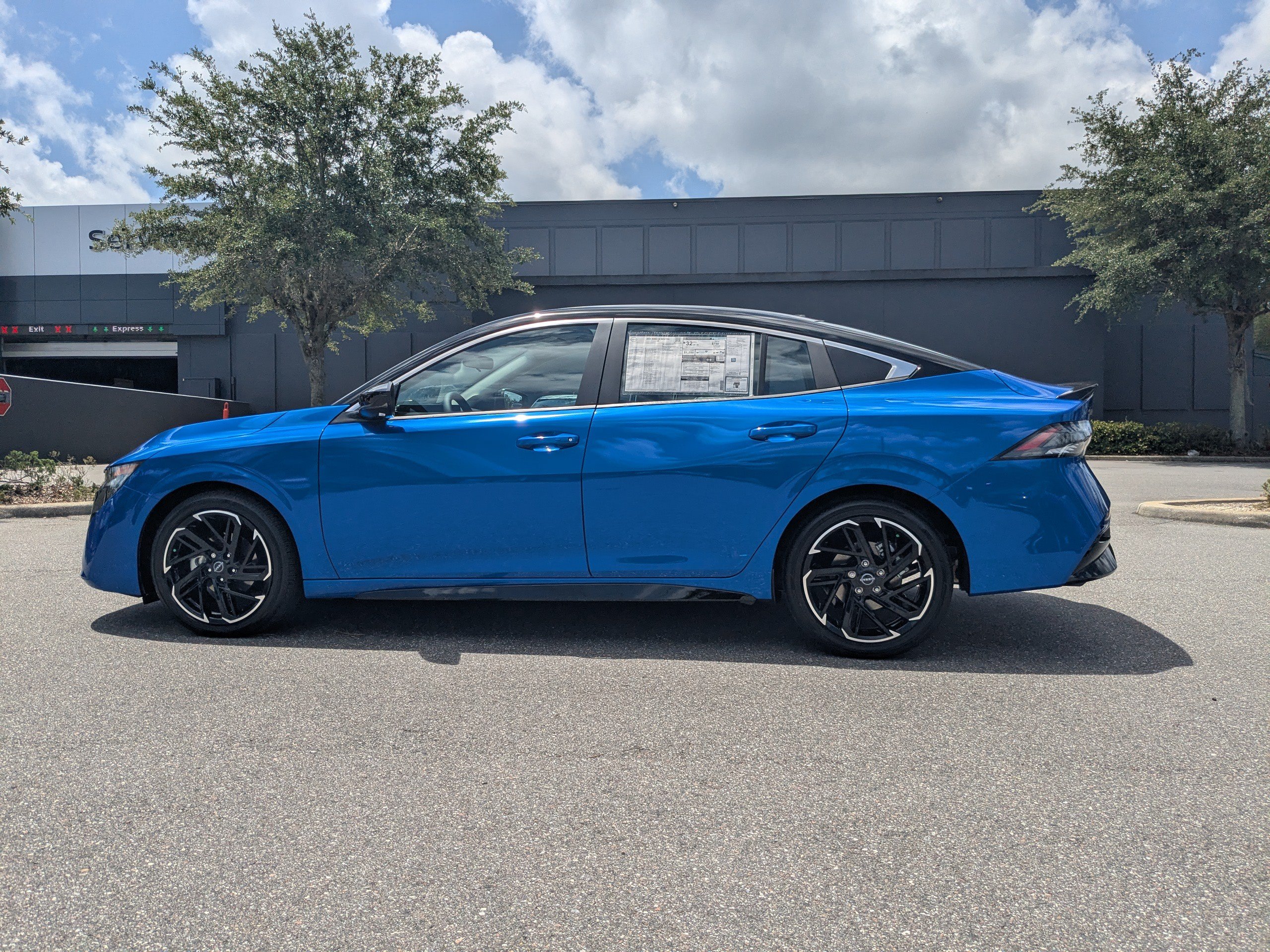 New 2026 Nissan Sentra SR w/ Floor Mat Package FWD image 7