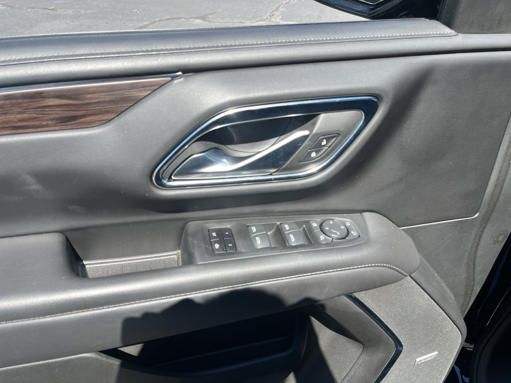 Used 2022 Chevrolet Tahoe Z71 w/ Luxury Package AWD/4WD image 16
