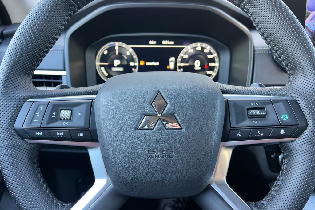 New 2025 Mitsubishi Outlander SE image 25