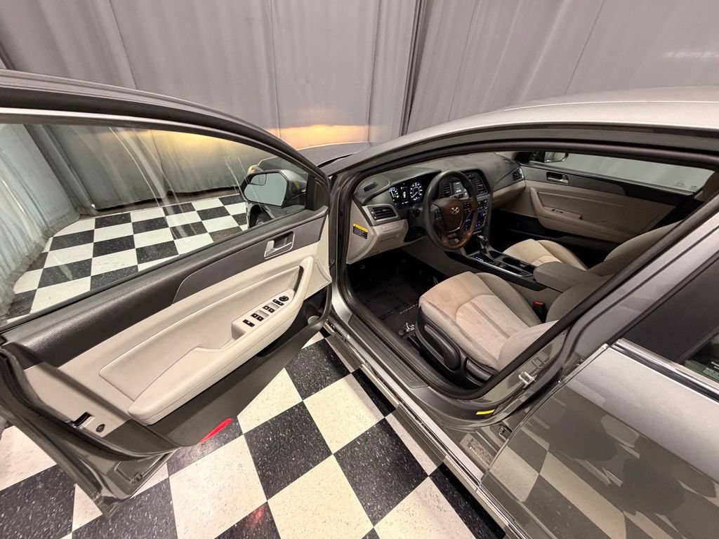 Used 2017 Hyundai Sonata SE FWD image 11