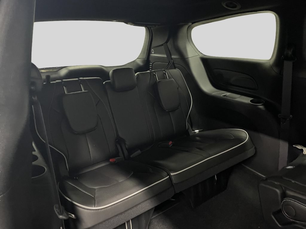 New 2027 Chrysler Pacifica Limited AWD/4WD image 11