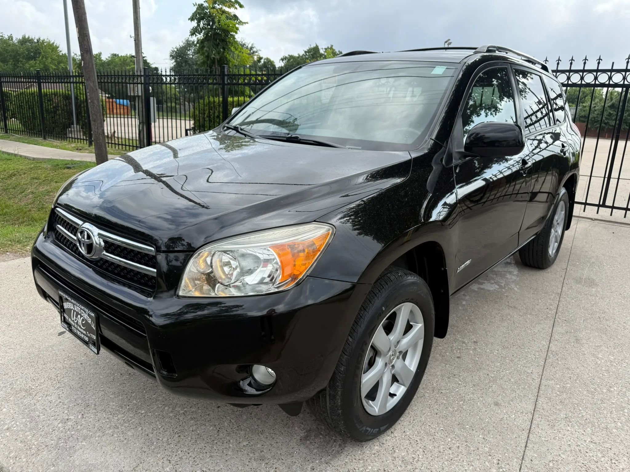 Used 2007 Toyota RAV4 Limited FWD image 3