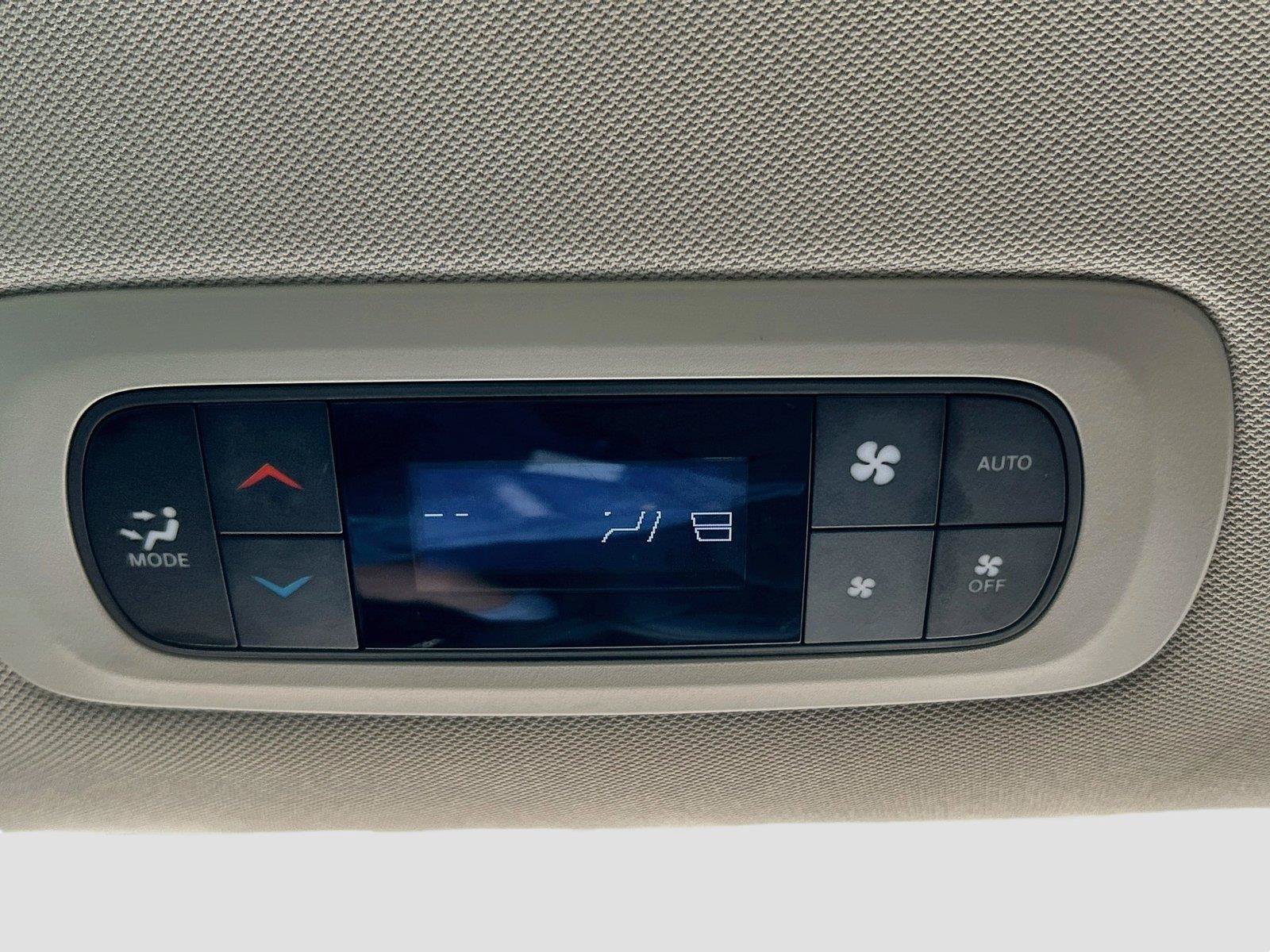 Used 2024 Chrysler Pacifica Touring-L FWD image 21