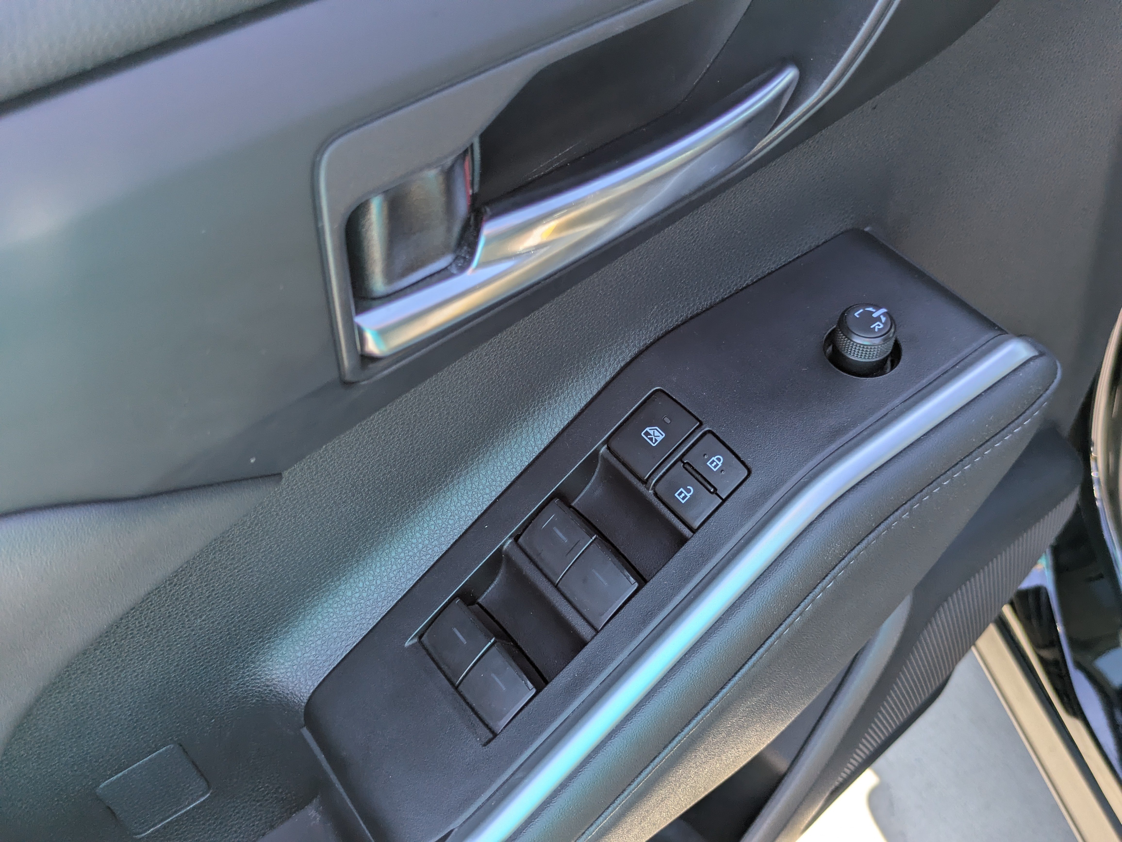 Certified 2024 Toyota Highlander XLE FWD image 13