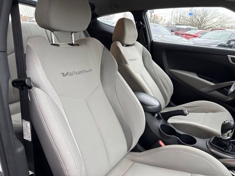Used 2013 Hyundai Veloster image 18