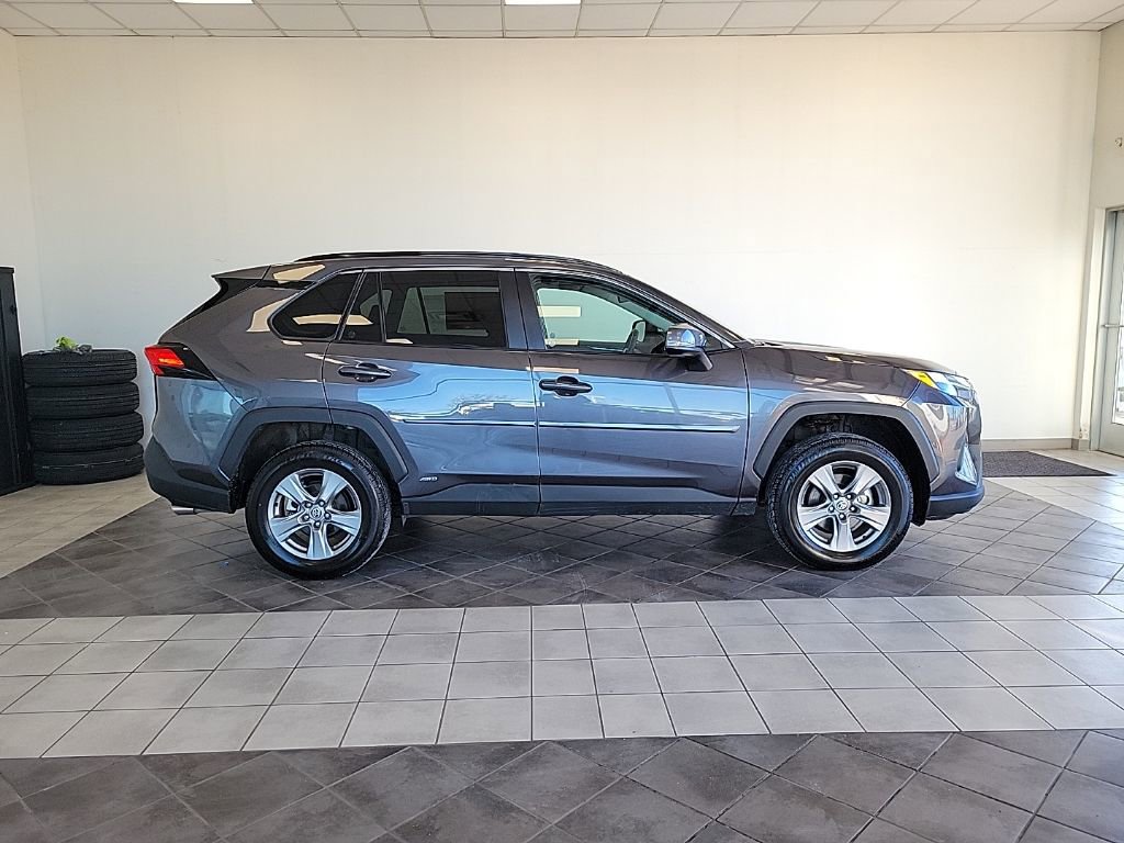 Used 2024 Toyota RAV4 LE AWD/4WD image 4