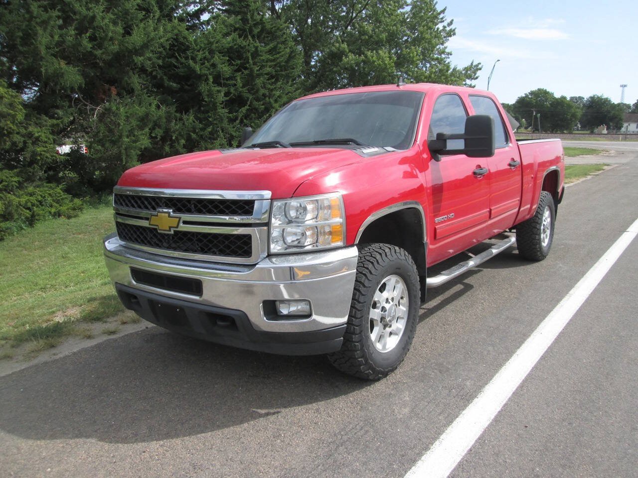 Used 2011 Chevrolet Silverado 2500 LT w/ Interior Plus Package AWD/4WD image 8