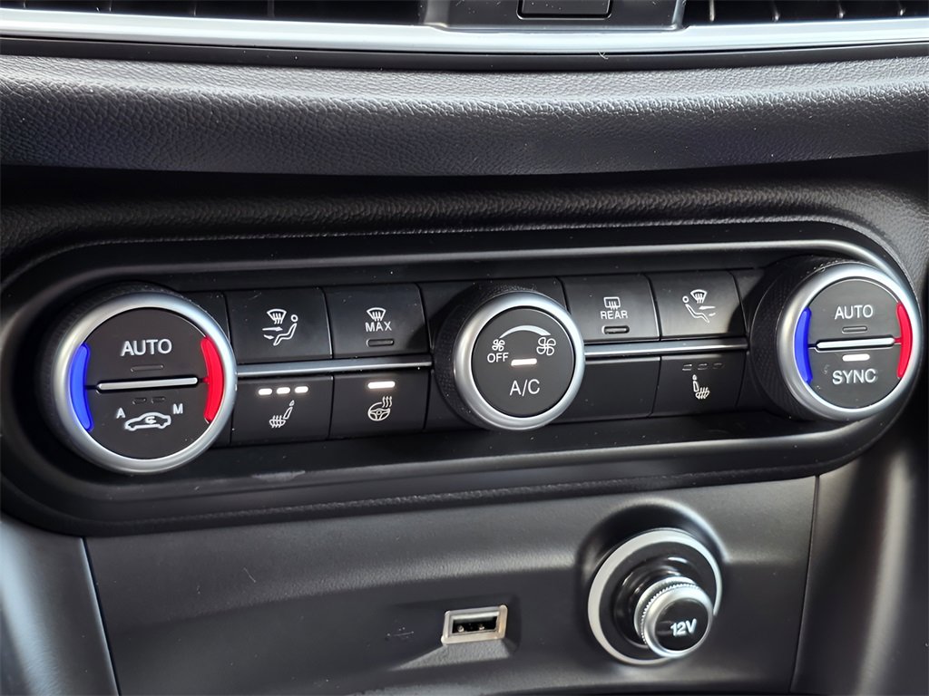 Used 2022 Alfa Romeo Stelvio Sprint image 33