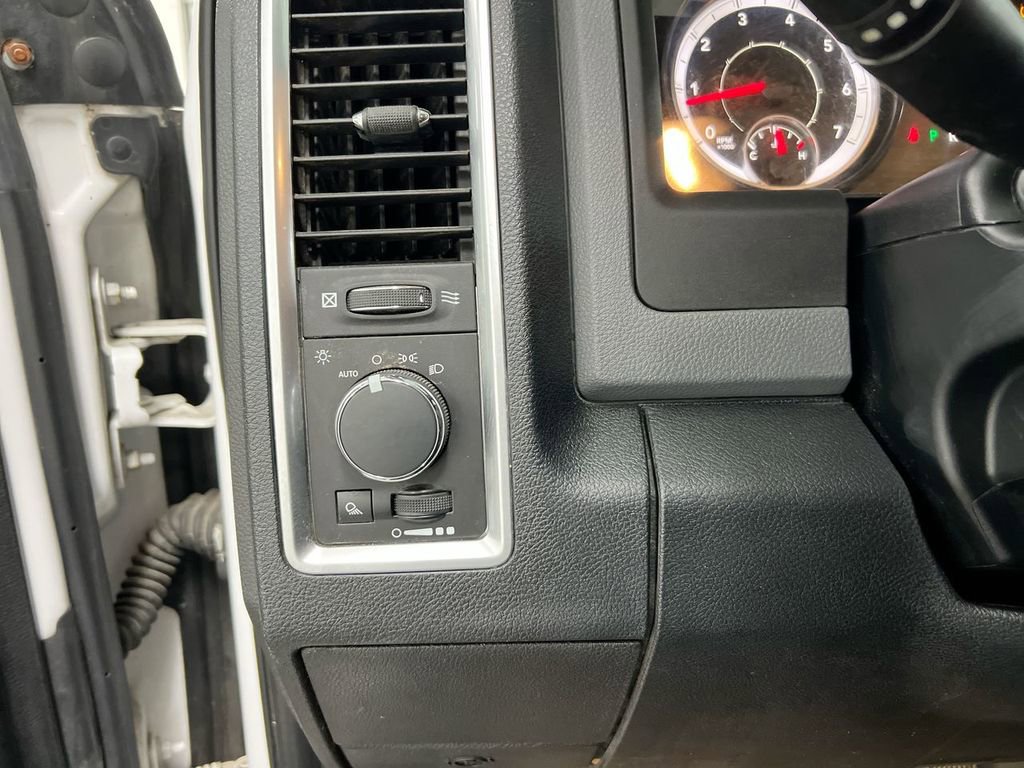 Used 2016 RAM 1500 Classic SLT AWD/4WD image 17