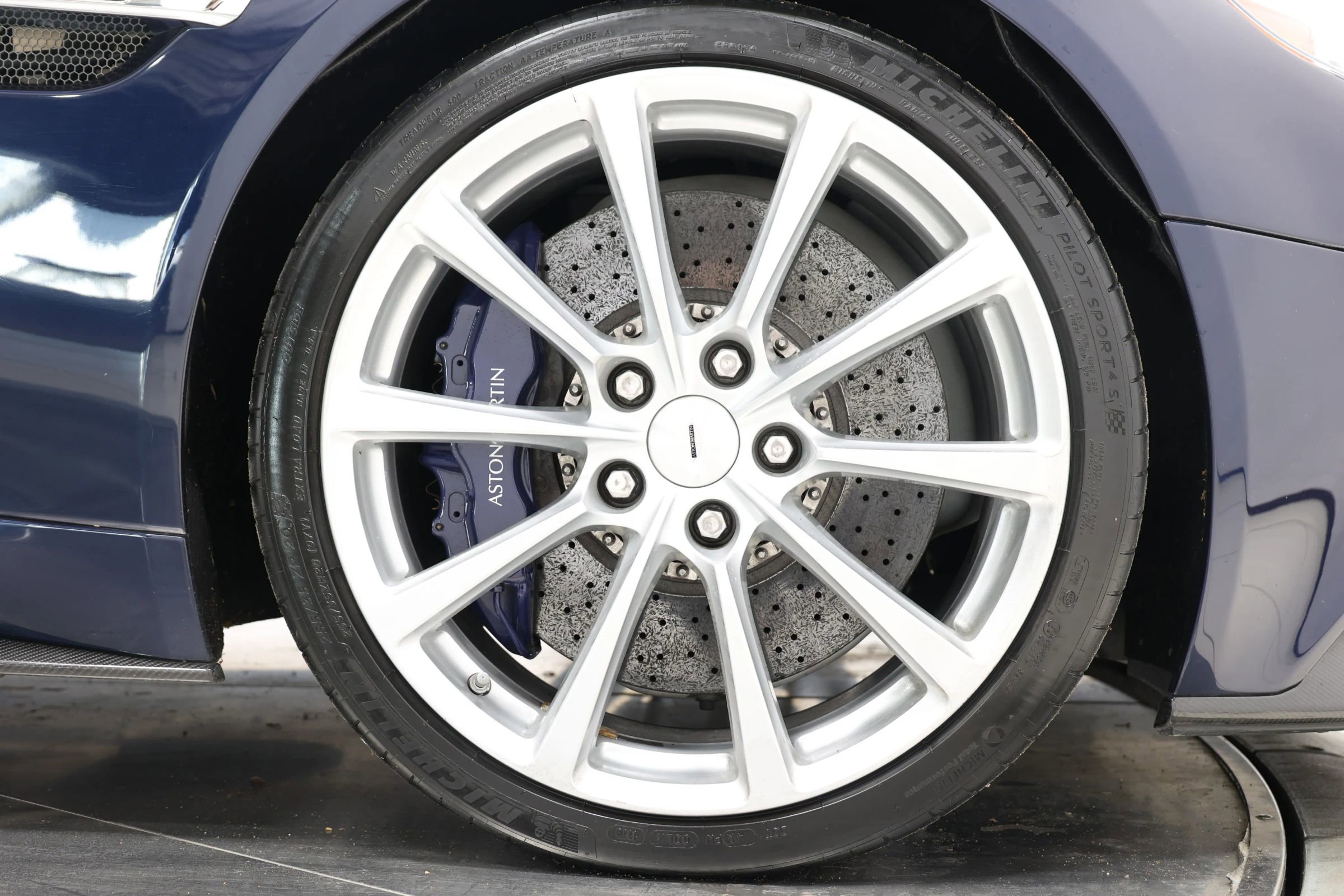 Used 2016 Aston Martin Vanquish Volante image 81