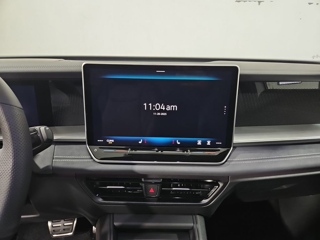 New 2026 Volkswagen Tiguan SE R-Line image 18